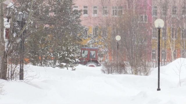 Очистка улиц Лангепаса от снега. 2023.02.28 смотреть онлайн