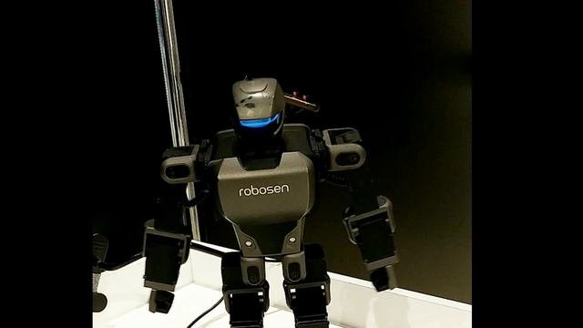 Robot -  Robotics- Dancing. Робот - Робот танцует техно. Робототехника.