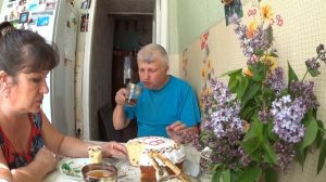 Пробуем кулич ( камера подвела ).