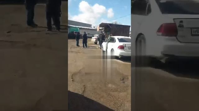 В Красноярске возле миграционного центра развернулась целая драма.