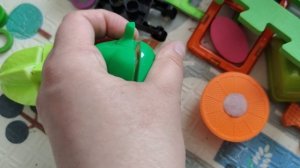 играем в овощи и фрукты на липучках для малышей
