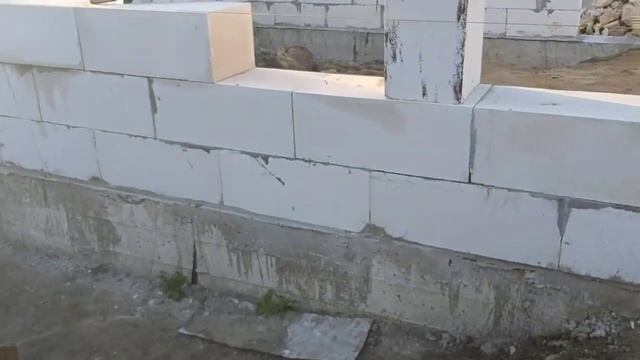 Кладка 3го ряда. Клей-пена не зашла. Каретка для нанесения клея не сработала, клею по старинке