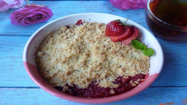 Крамбл с клубникой