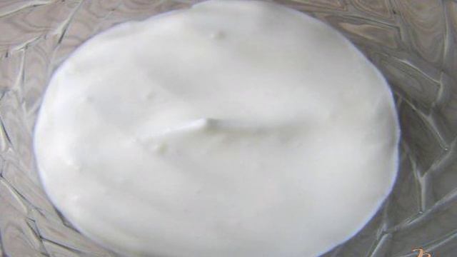 Шоколадно-сливочный десерт с малиной