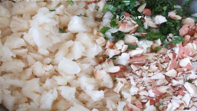 Салат из свежей цветной капусты с фундуком