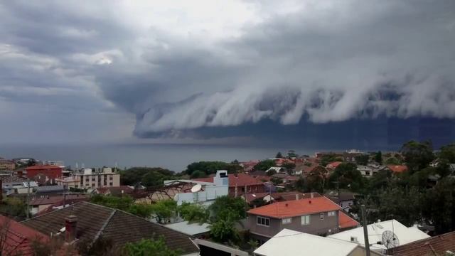 Terrifying shelf cloud engulfs Sydney смотреть онлайн