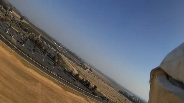 FPV Flying Under the back hoe Mini Skywalker смотреть онлайн