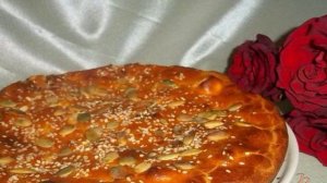 Томатный пирог с брынзой и колбасками