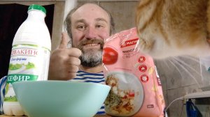 ужин. первый раз ем мюсли. мой диагноз. мукбанг. обжор. еда на камеру. диета. Пасха. шизофрения.