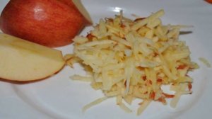 Сладкий салат с репой и чечевицей