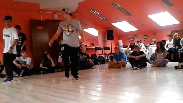 Заяц (win) vs. Палыч  part 1 смотреть онлайн