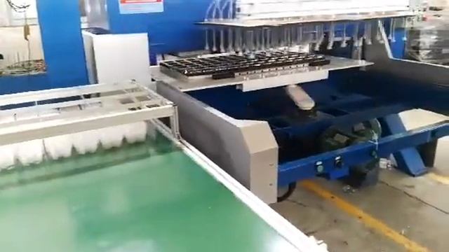 80 tons plastic Moon cake box die cutting machine with robot смотреть онлайн