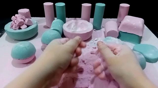 ASMR crunchy baking soda pink white and turquoise satisfying texture