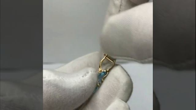 Золотые серьги с топазом.