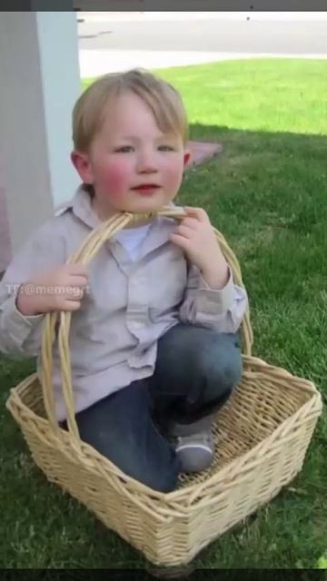 Много лет традиций и милых фото. Но ОДНО немного выделяется