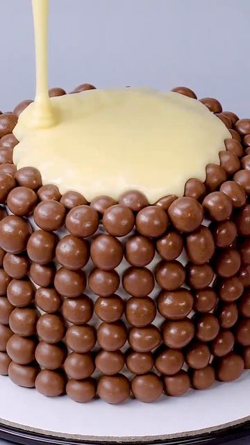 White Chocolate KITKAT Cake Tutorials #Shorts