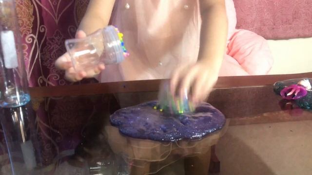 Fatima plays with Unicorn Poop Slime and Glitter Slimes смотреть онлайн