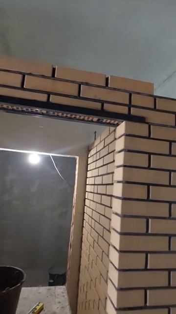 Кладка кирпича под расшивку , клинкерный кирпич . Керамический кирпич .