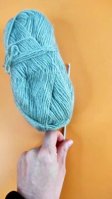 Связала крючком шаль из пряжи с люрексом смотреть онлайн