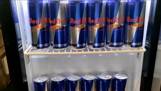 Red Bull Fridge with Transparent LCD Screen Door смотреть онлайн