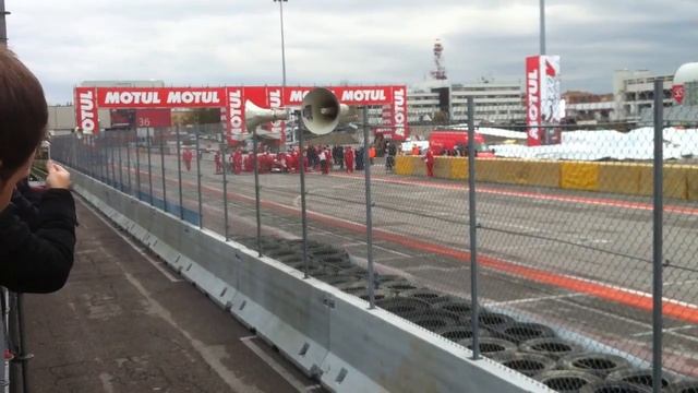 Ferrari Pit Stop al Motor Show derapata di Giovinazzi su monoposto F60 ... смотреть онлайн