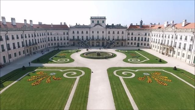 Esterházy-kastély belső udvar.. смотреть онлайн