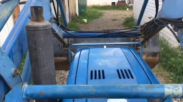 Исеки TL2100 с фронтальным погрузчиком смотреть онлайн