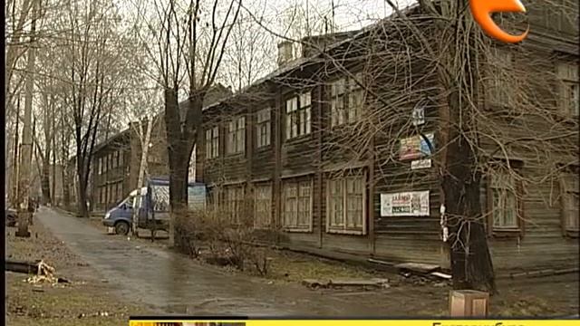 В Екатеринбурге мужчина протаранил стену жилого дома смотреть онлайн