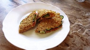 Овсяноблин с с начинкой из сыра, огурца и помидора