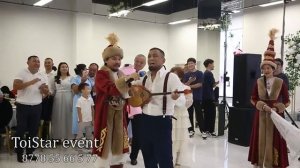 Супер тамада Сабыржан билеп тұрып беташар жасады.