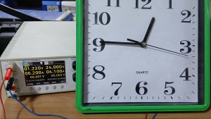 Эксперимент над электромеханическими часами.