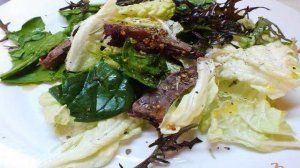 Салат с печеной говядиной