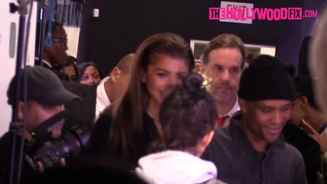 Zendaya Coleman Hosts A Pop-Up Shop Party For Her "Daya" Clothing Line On Fairfax Ave. 11.5.16 смотреть онлайн