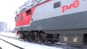 Электровоз ЭП2К-157 с поездом №250 (Москва - СПб)