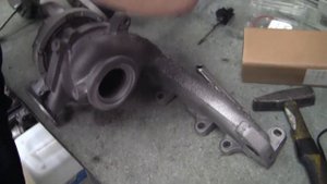 VW Crafter. Турбина - установка маслоотделителя и вакуумного актуатора.