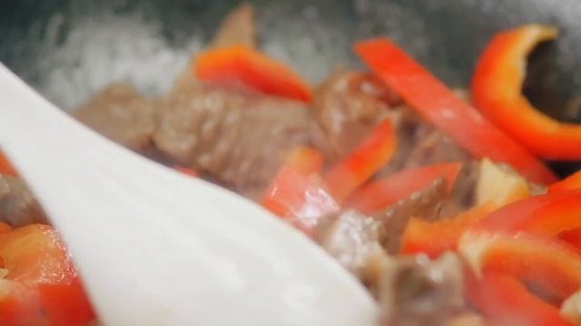 Smak dzieciństwa! Dawno nie smakowałam tak pysznego gulaszu! Sekret tkwi w sosie! смотреть онлайн