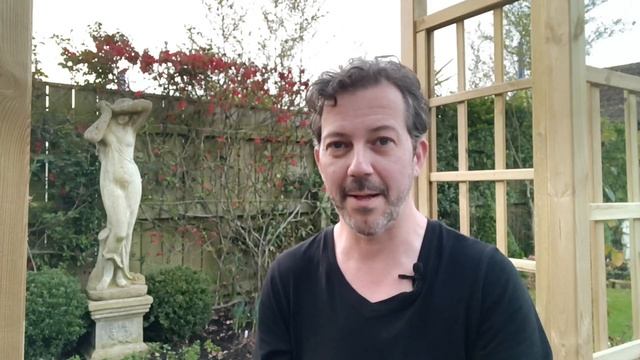 Justin's Secret Spring Garden - and a visit to the Old Manor House смотреть онлайн