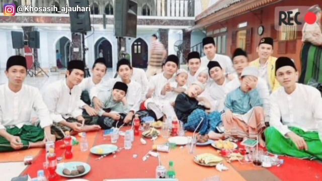 Pembacaan Maulid Barzanji Full Oleh Tim Asyroqol Ponpes Al Istiqlaliyah Cilongok смотреть онлайн