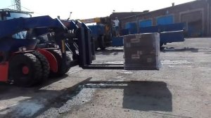 Выгрузка паллет из 20 фт контейнера телескопическим погрузчиком