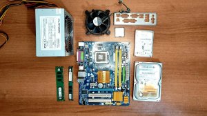 Intel Core Quad Q6600 + Intel GMA3100 Retro PC Build! #4 (360p)