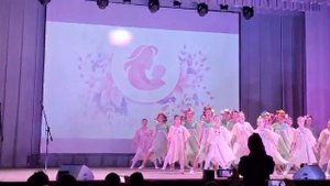 Мама за руку возьмет