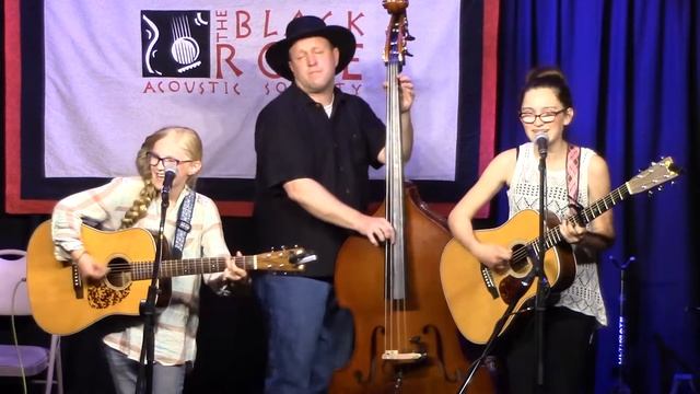 The Cody Sisters perform “Blue Night/Make Me a Pallet Medley” at The Black Rose Acoustic Society смотреть онлайн