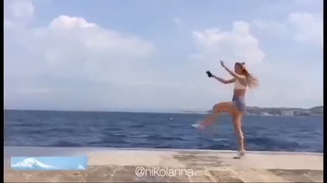 Танцевальная пародия Я не дам ; смотреть онлайн