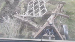 Трактора Мтз-82, трактор мтз-80 пашем целину. Тяжело(15лет не пахали), вспашка, пахота целены.