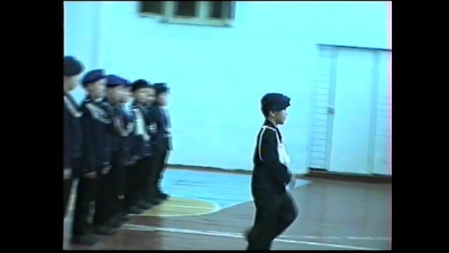 22.04.2002 сыл . Строевой хаамыы Хатырык орто оскуолатын уорэнээччилэрэ.