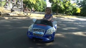 Мисс Кэйти и Мистер Макс (Miss Katy) Кэти и мама катаются на велосипедах и машинах