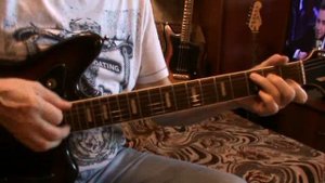 Девочка сегодня в баре-Ю. Лоза (как играть на гитаре аккорды)