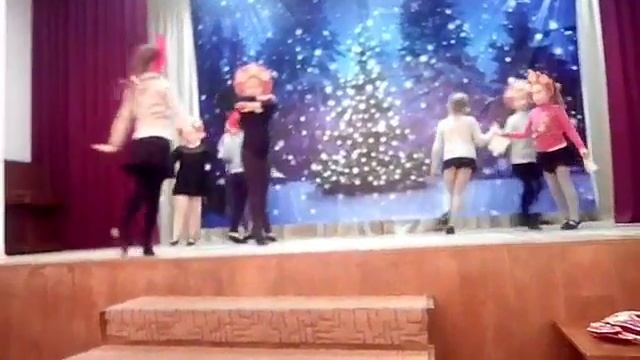 Первое видео - репетиция младшей группы смотреть онлайн