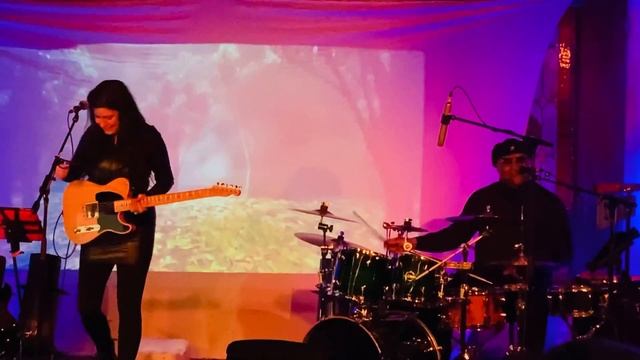 Liz Larin 'Like It Meant Nothing' snippet live, w/Rick Beamon, at The Trinity House Theatre смотреть онлайн