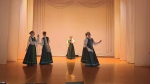 Девичий хоровод
Ансамбль народного танца " Сувенир" гКиров